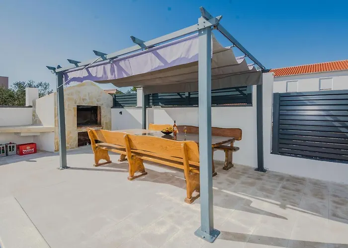 Villa Tomic