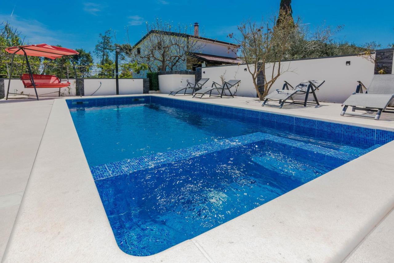 Tomic Villa *