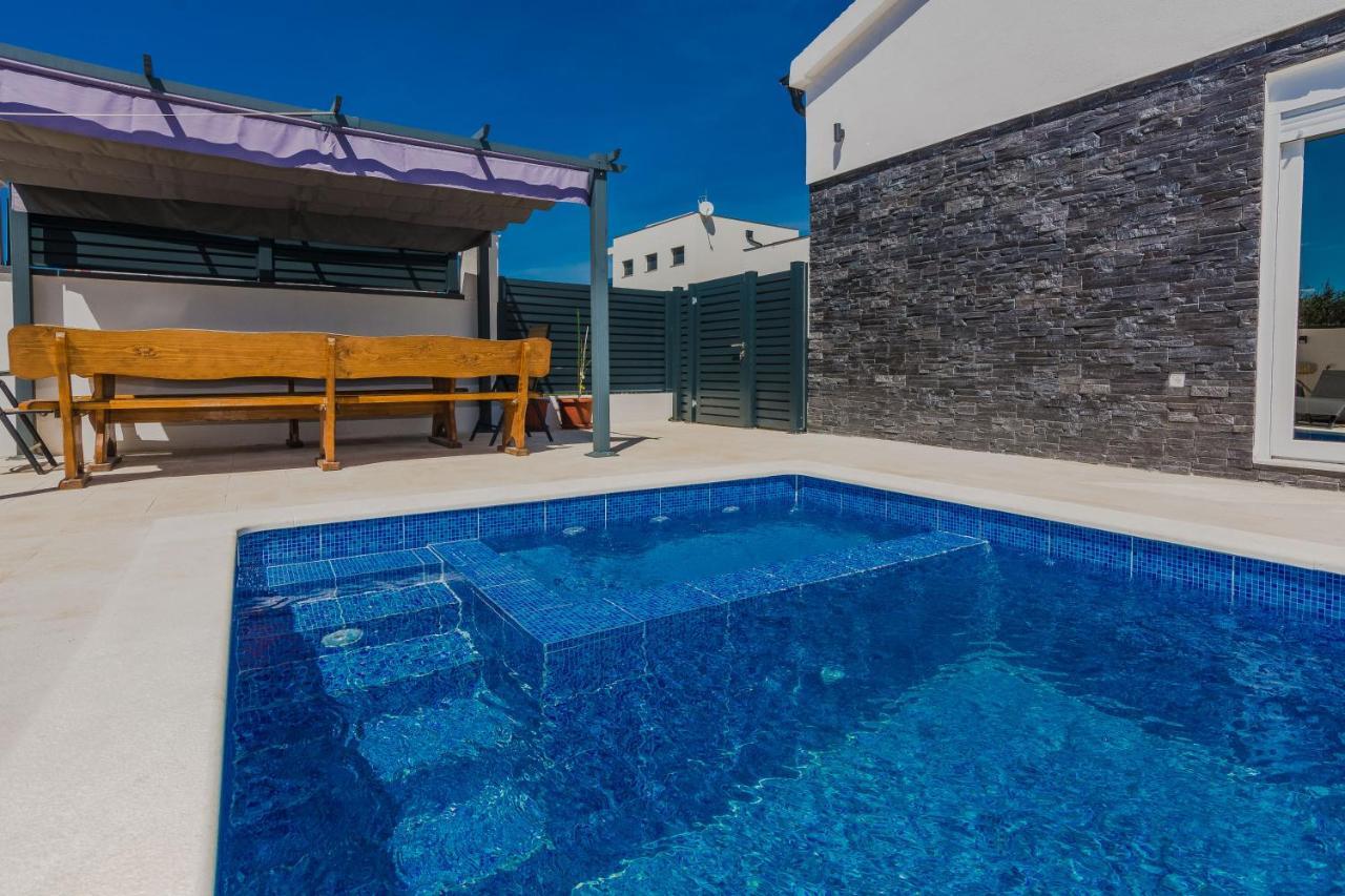 Tomic Villa